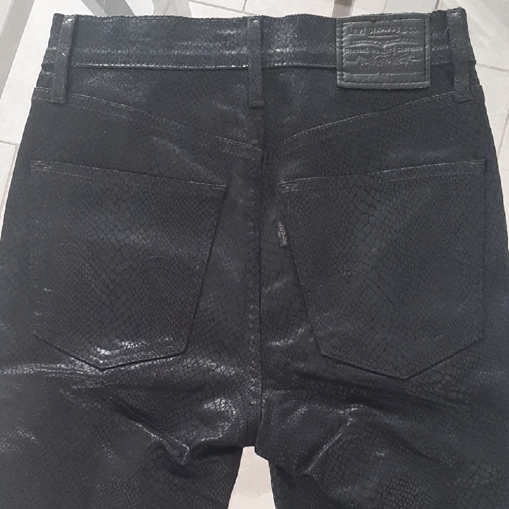 Levi's PREMIUM🖤SAN FRANSISCO Black SHINY SNAKE Patterned HIGH RISE Size 24